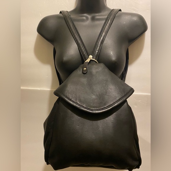 CANYON 🎒Sleek Black Women's Leather Backpack - Picture 1 of 12